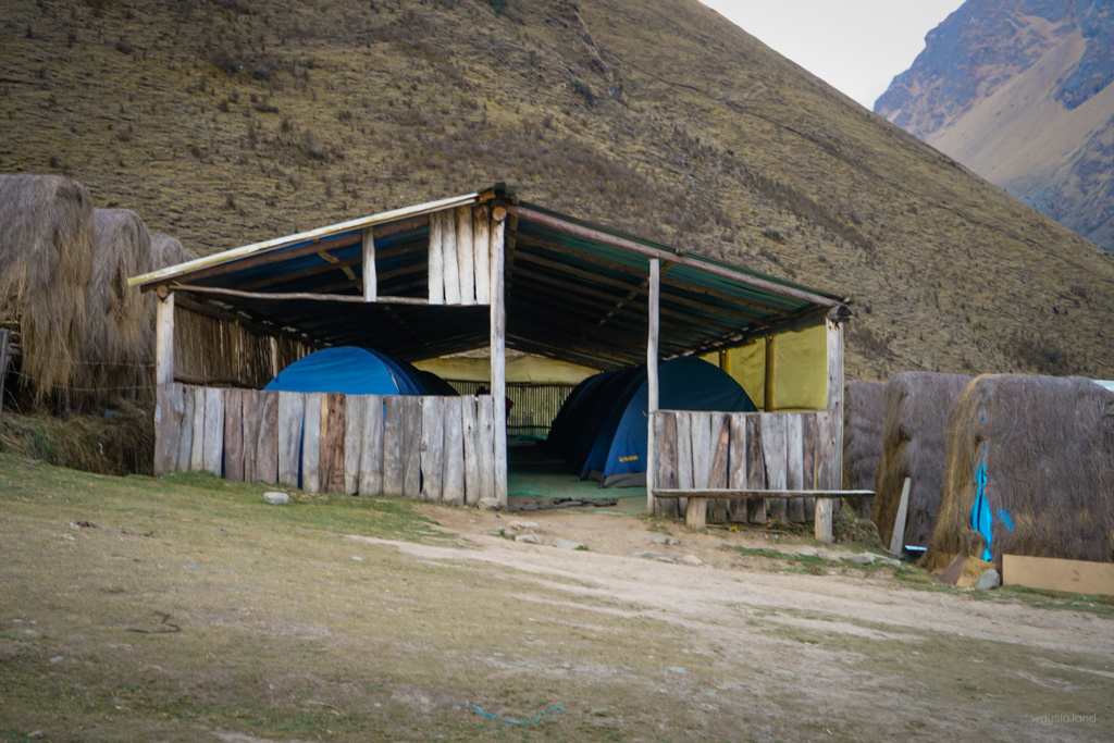 The ‘authentic’ Andean hut experience to the left and right might be more enticing.