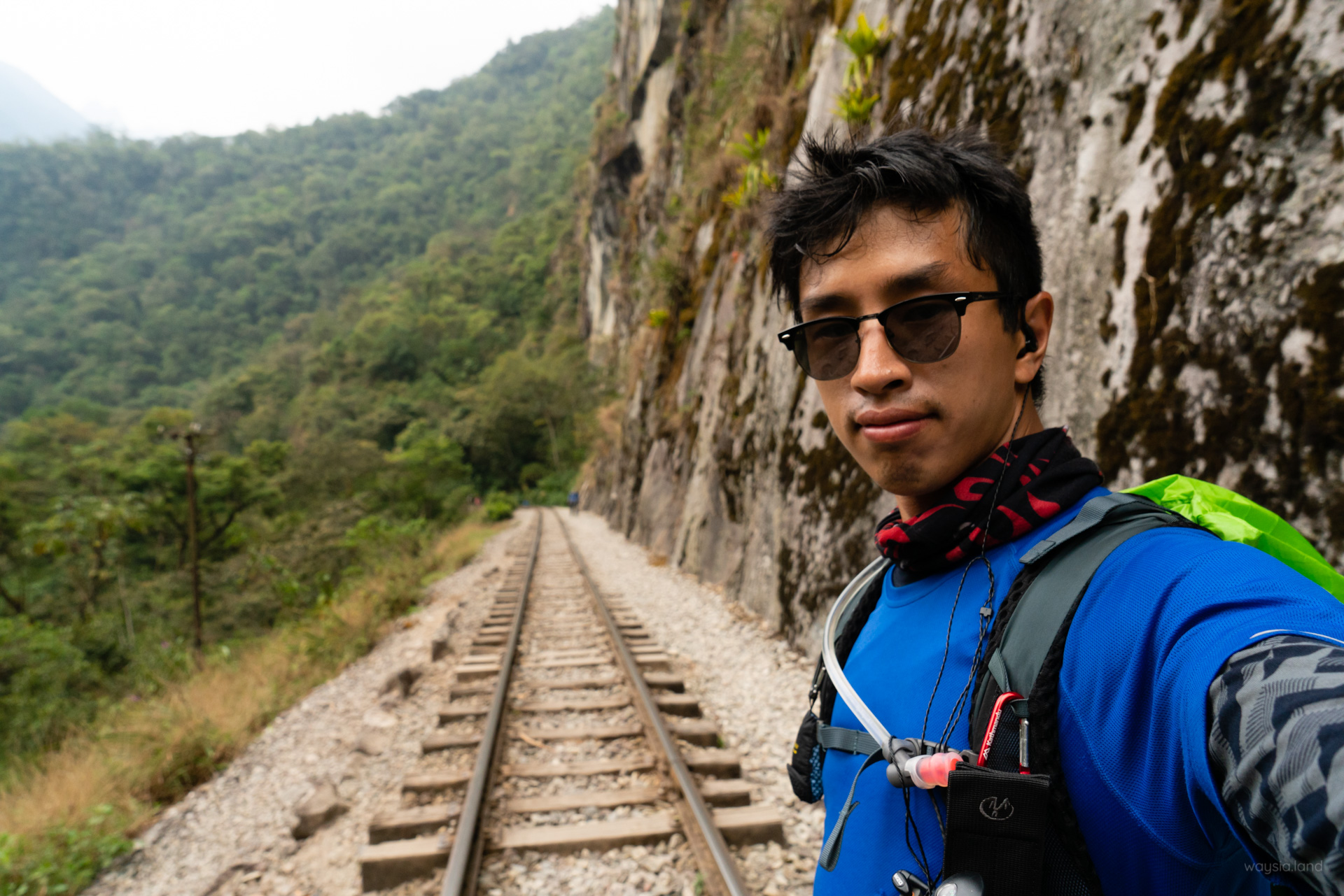 Walking along the railroad to Aguas Calientes.