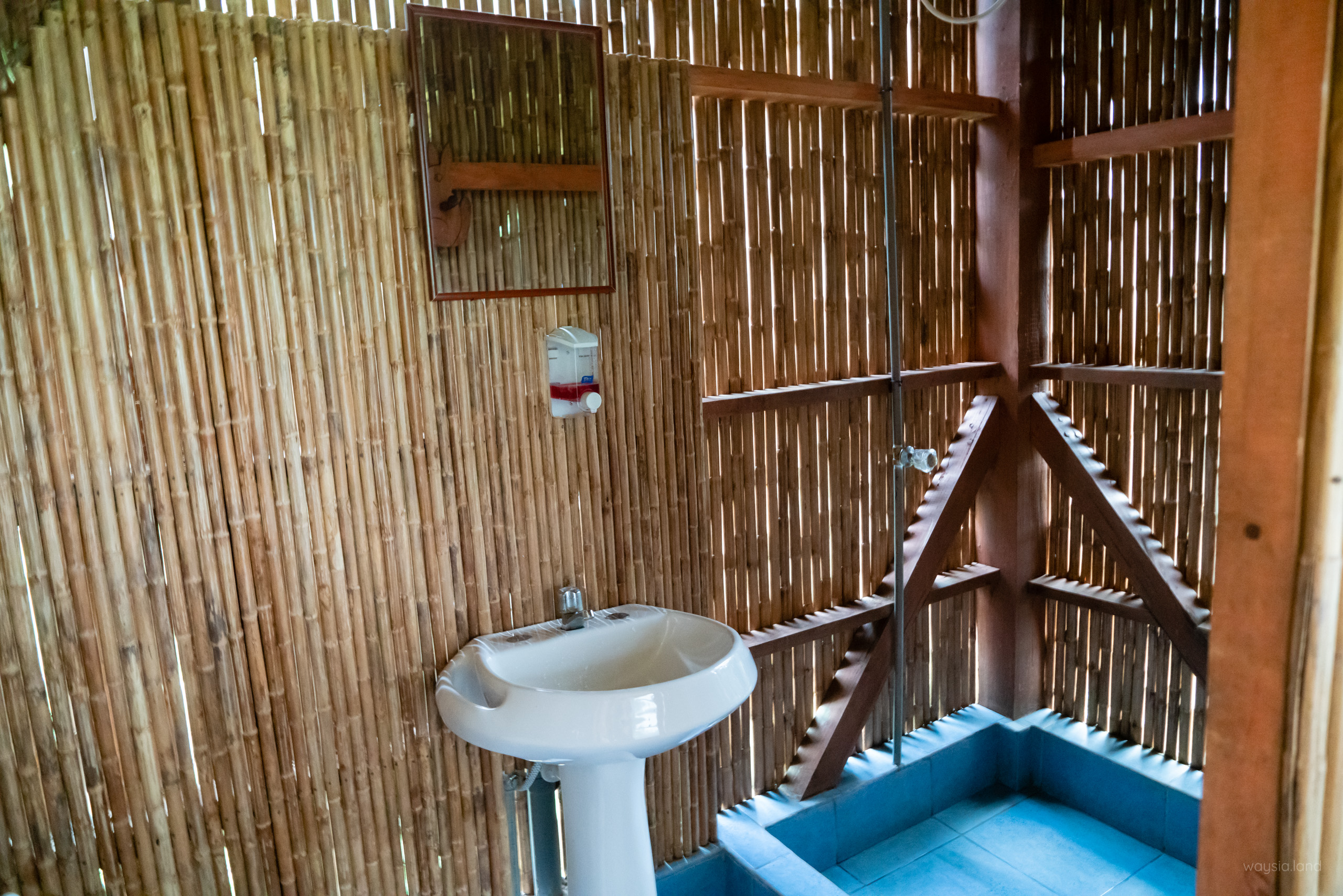 Bamboo Lodge toilet