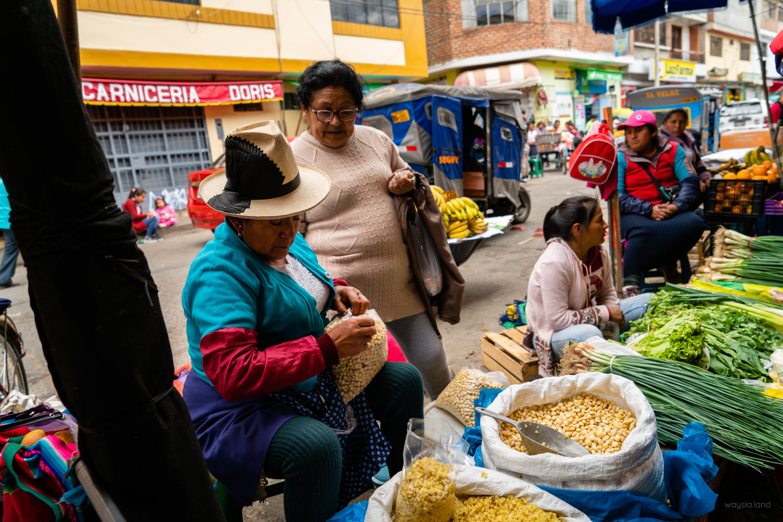 Huaraz street markets