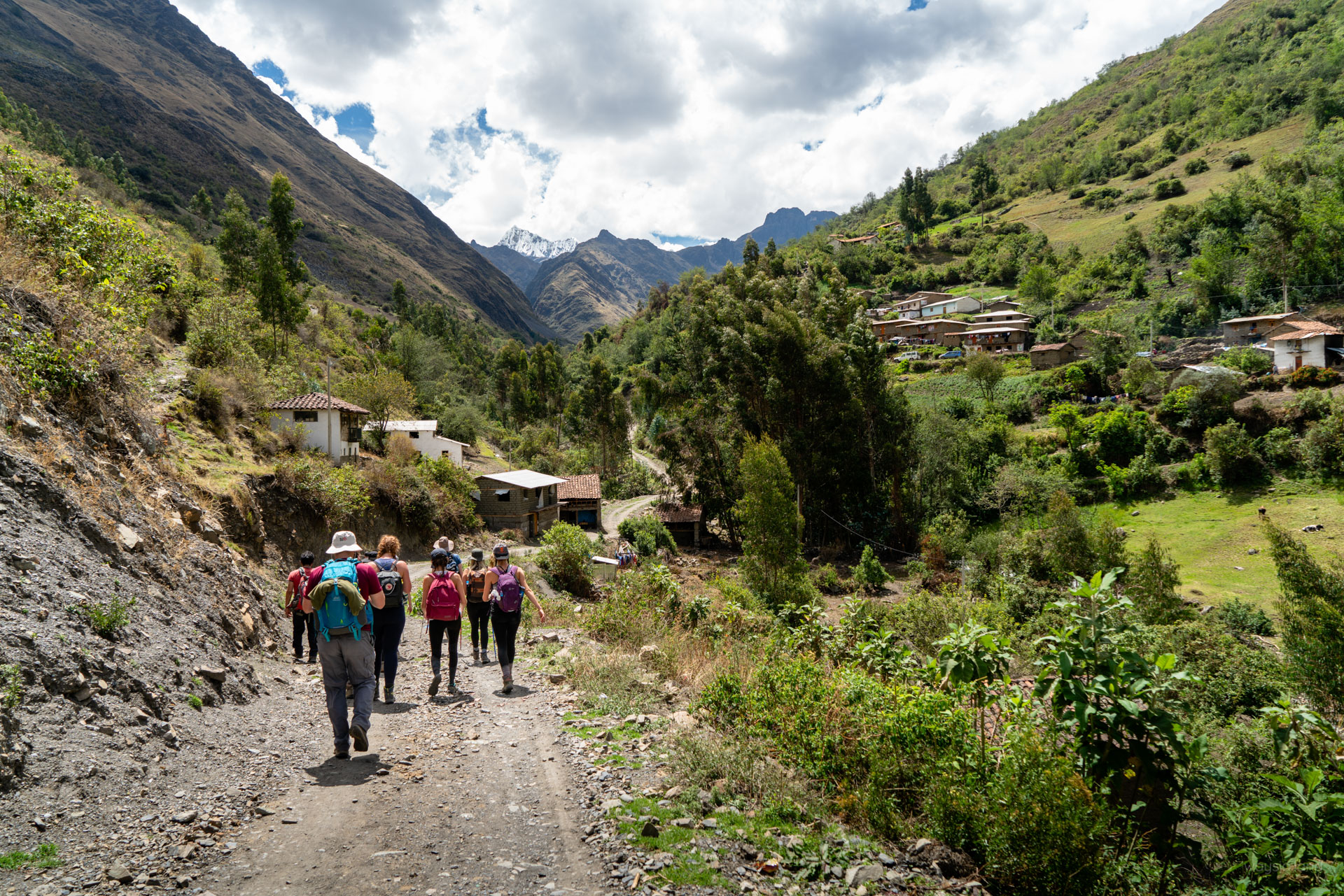 Start of the trailhead, descending into the village