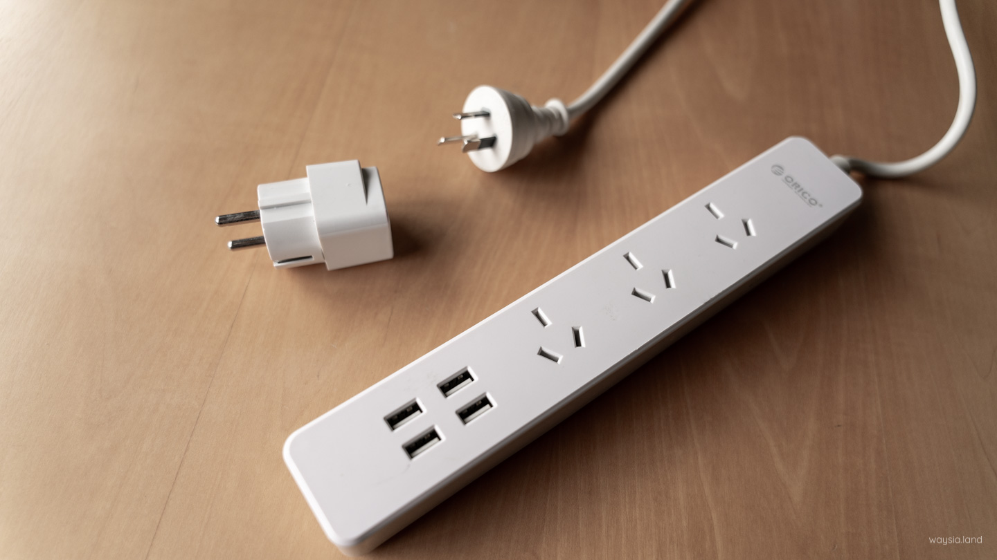 Power strip with 3 sockets and 4 USB ports